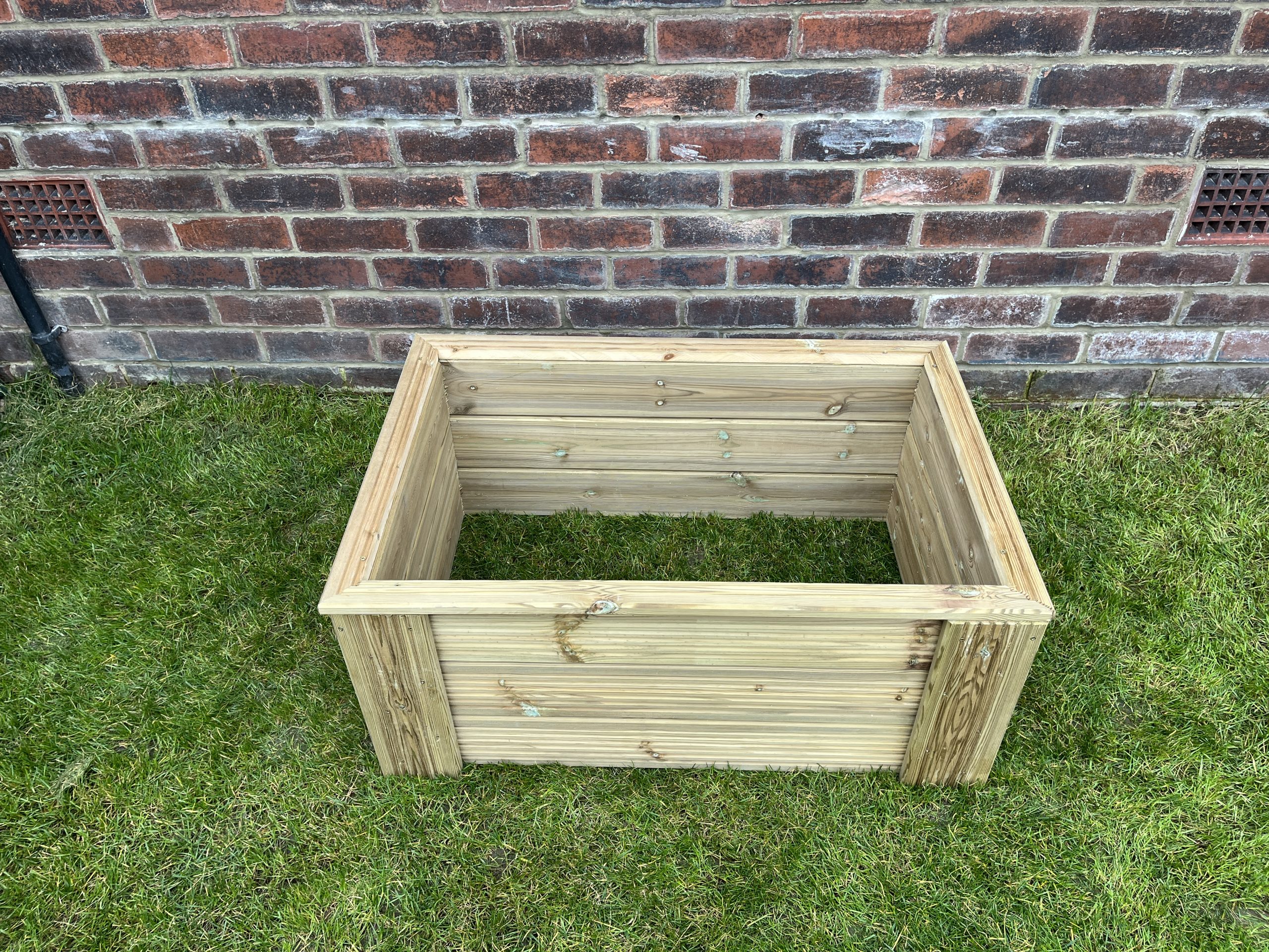 DELUXE RAISED BED